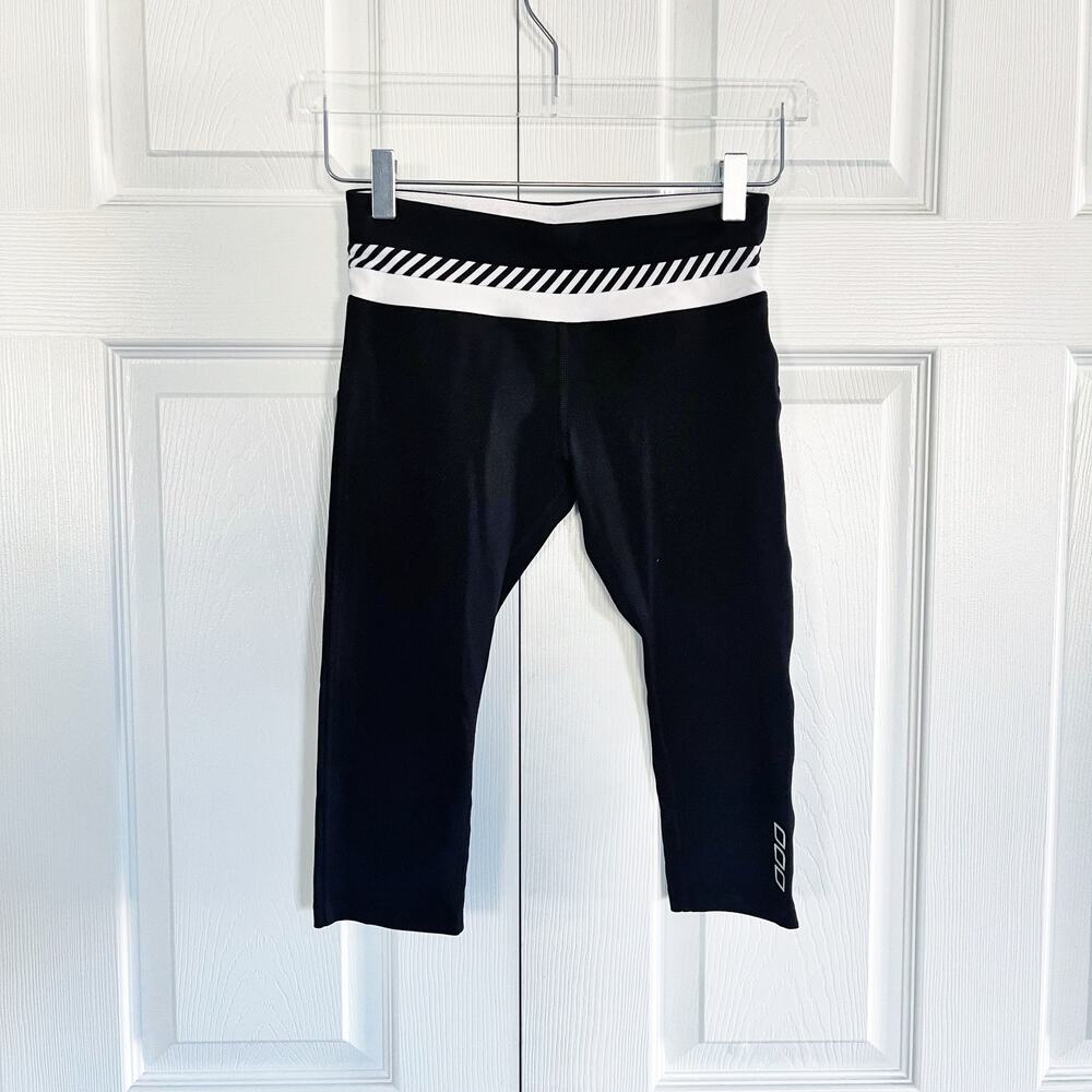 Lorna Jane Compression Capri Leggings Black White Stripe
